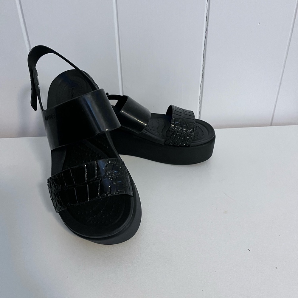 CROCS Brooklyn Wedge Black Sandals Slingback women’s size 4